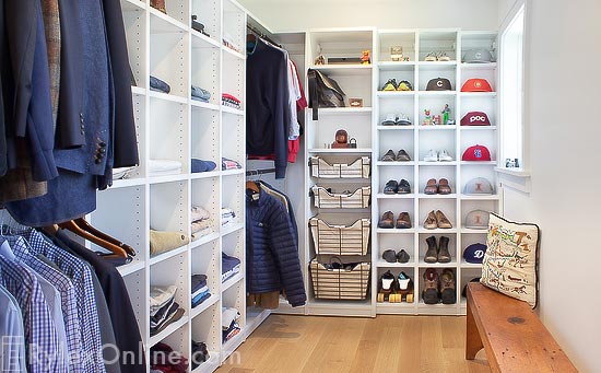 Efficient Organized Bedroom Closet