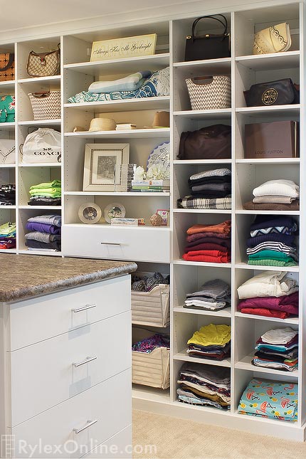 Wardrobe Management with a Time Saving Closet