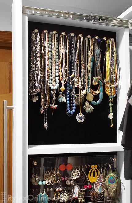 Jewellery Cabinet Armoire, Lockable Wall-Mounted Storage Organiser Unit for  Necklace Earring, with Mirror and Various Compartments | DIY at B&Q