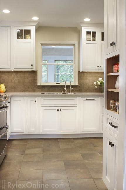 Shaker Kitchen Cabinets with Seeded Glass Inserts