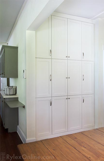 Antique White Built-In Pantry Cabinets with Maximium Storage